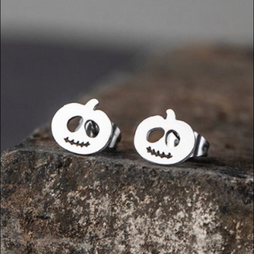 END OF SUMMER CLEARANCE!NEW! Silver Halloween Pumpkin Stud Earrings